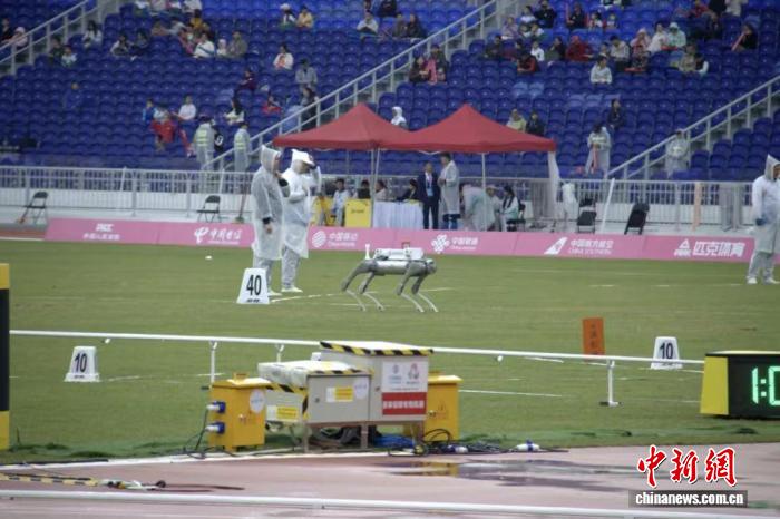 广州遭遇急速降温，残特奥田径赛场涌动暖流—