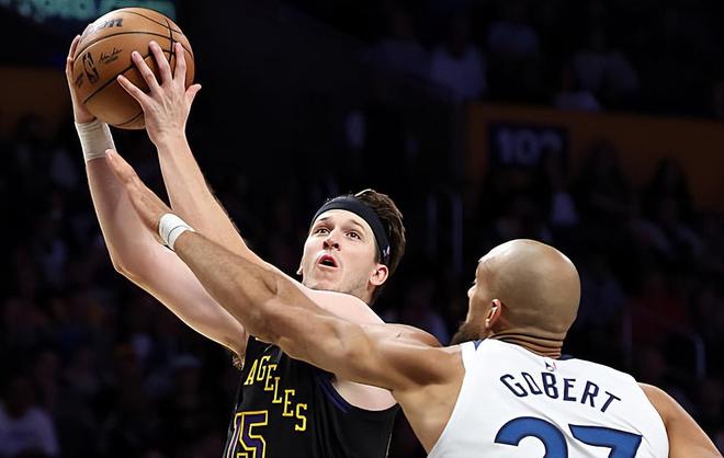 湖人逆转森林狼，里夫斯三双助球队登顶西部第