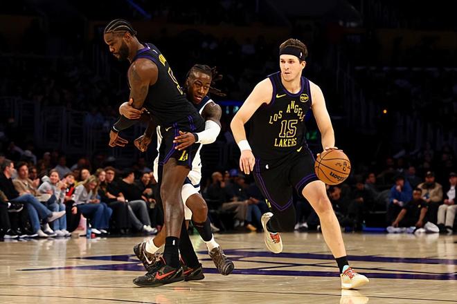 湖人逆转森林狼，里夫斯三双助球队登顶西部第