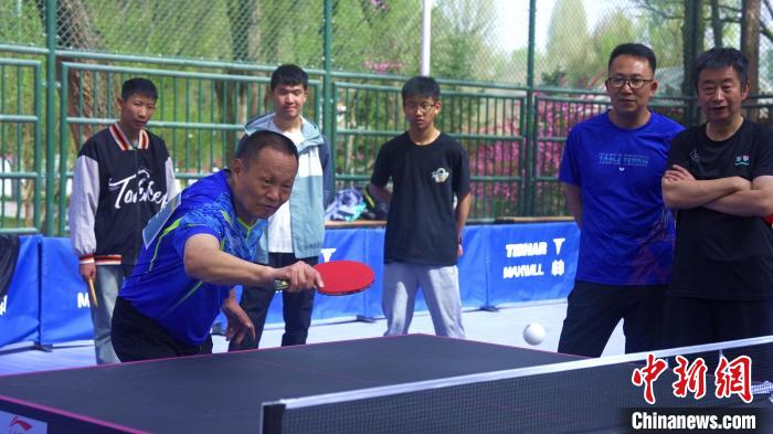 西宁公共场地举办“国球两进”乒乓球挑战赛：